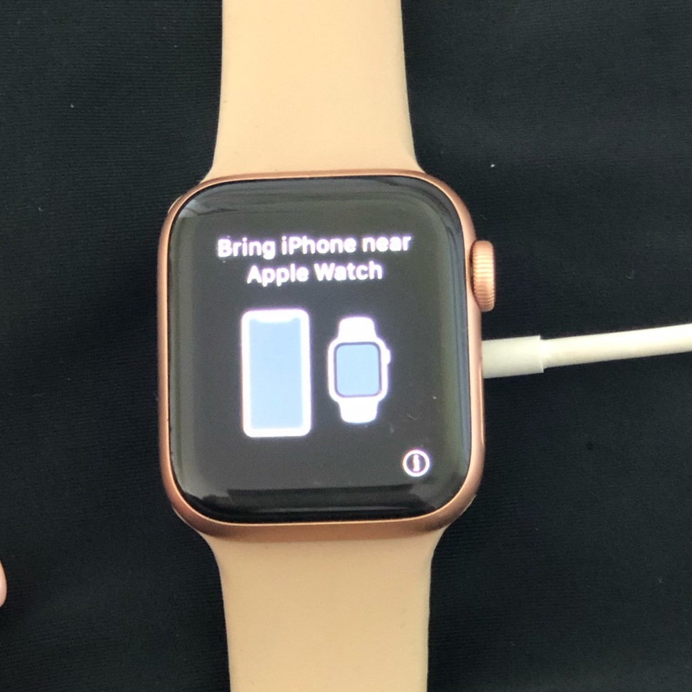 Apple Watch Series 4, Rose Gold Aluminum 40mm